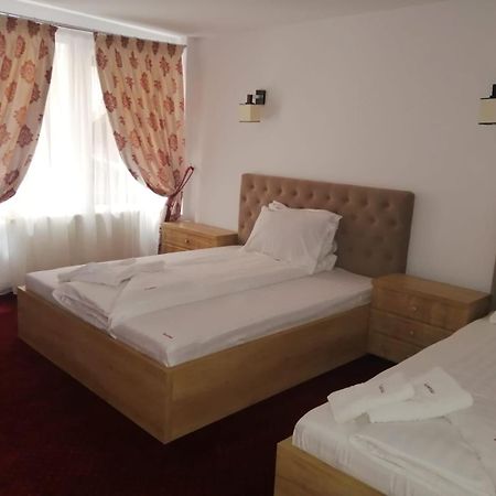 Pensiunea Rosenau Risnov Bagian luar foto