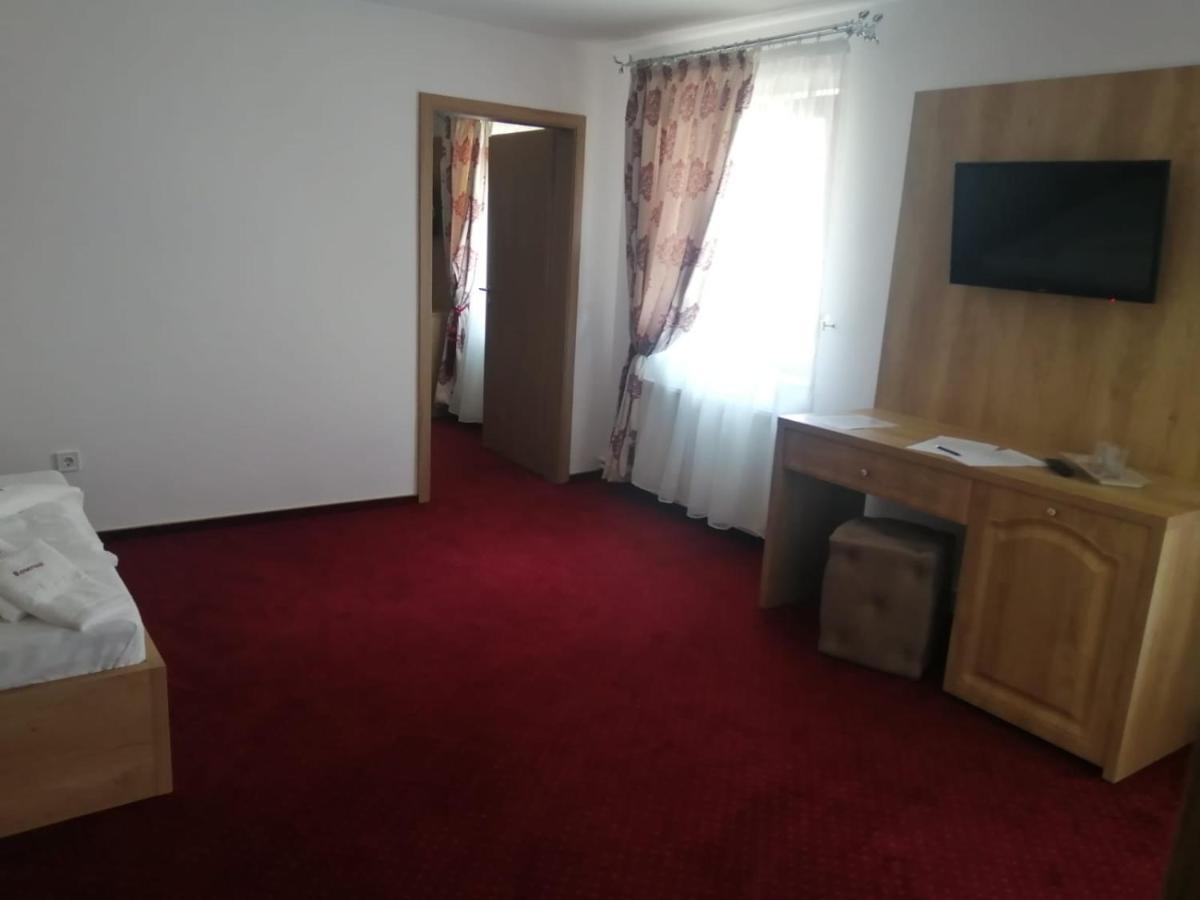 Pensiunea Rosenau Risnov Bagian luar foto
